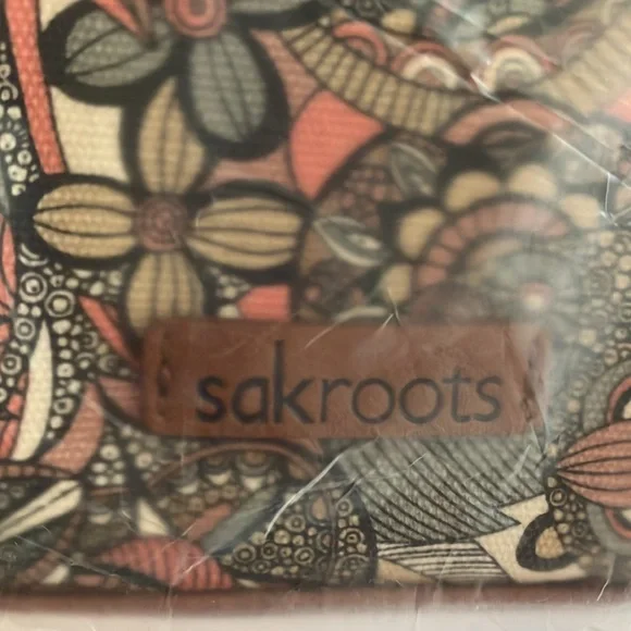 Beautiful Floral Patterned Cross Body Bag! - Picture 2 of 4